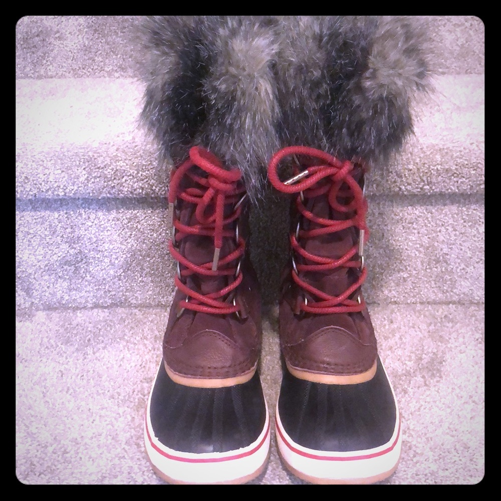 Sorel Boots. Size 6.5  NEVER BEEN WORN